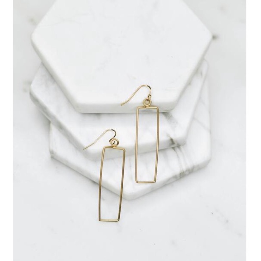 Carissa Lightweight Gold Metal Rectangular Earring - Picture 4 of 4